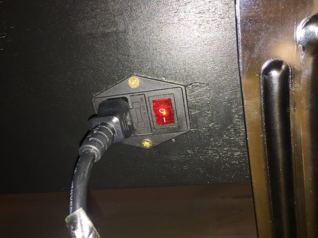 Switchable, illuminated cold device connection as a central power supply at the back of the Virtual Pinball Cabinet